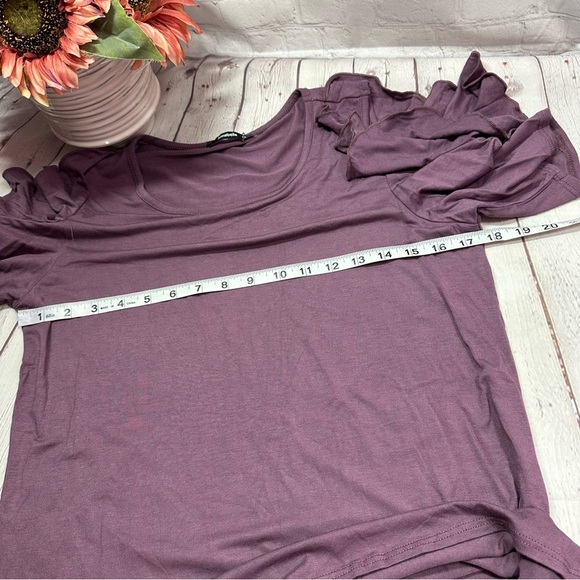 NWT Annabelle boutique ruffle detail Cold shoulder top feminine minimalist Plum - Picture 8 of 11